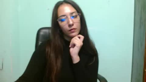 Snapshot of yourdreamgirl903309 chatting on 11/15/25, 09:00 yourdreamgirl903309 online show from 11/15/25, 09:00