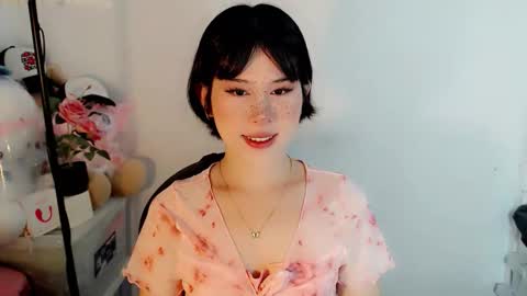 PrettyElla online show from 10/11/25, 12:21