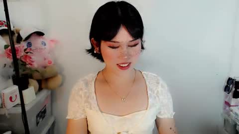 PrettyElla online show from 10/21/25, 02:56