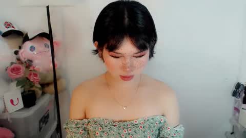 PrettyElla online show from 10/22/25, 02:12