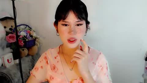 PrettyElla online show from 10/29/25, 07:15