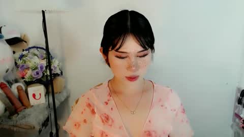 PrettyElla online show from 11/21/25, 12:15