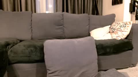 Snapshot of yourfavouritemilf chatting on 01/25/25, 05:18 Aylin online show from 01/25/25, 05:18