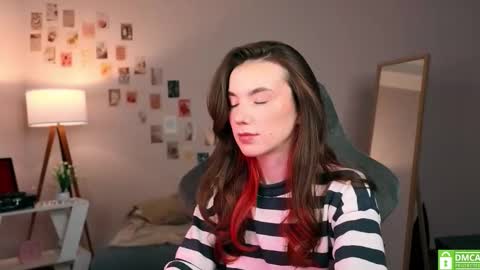 Snapshot of yourfrenchteacher chatting on 10/29/25, 04:48 Chloe online show from 10/29/25, 04:48