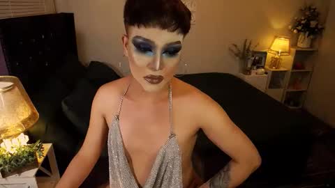 Snapshot of yourlivingonurdream chatting on 10/09/25, 08:12 -- online show from 10/09/25, 08:12