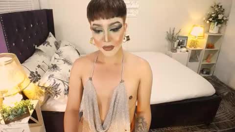 Snapshot of yourlivingonurdream chatting on 10/18/25, 08:26 -- online show from 10/18/25, 08:26