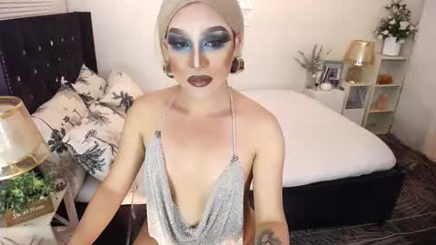 Snapshot of yourlivingonurdream chatting on 11/09/25, 07:17 -- online show from 11/09/25, 07:17