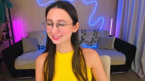 Snapshot of yourlovelystoryy chatting on 09/26/25, 04:33 Vetta online show from 09/26/25, 04:33