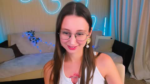 Snapshot of yourlovelystoryy chatting on 10/07/25, 05:32 Vetta online show from 10/07/25, 05:32