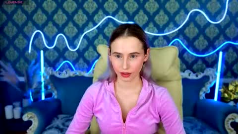 yourmoneyboss_nikki online show from 11/11/25, 07:30