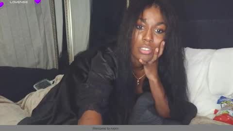 Snapshot of yoursensualebony chatting on 10/10/25, 07:29 Rosey online show from 10/10/25, 07:29