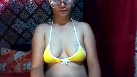 Snapshot of yourshygirl82 chatting on 01/15/25, 03:11 im MAY online show from 01/15/25, 03:11