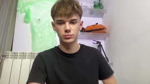 Snapshot of yoursweetyguy chatting on 10/28/25, 03:25 yoursweetyguy online show from 10/28/25, 03:25