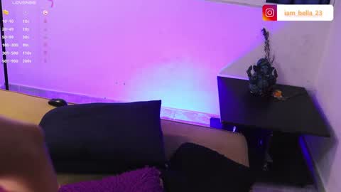 Bella- Independert Model online show from 01/03/25, 10:40