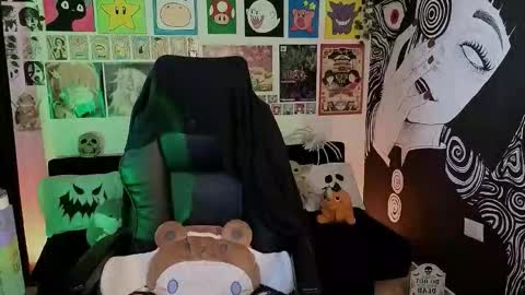    rawr   Anne Independent model      online show from 10/17/25, 07:05