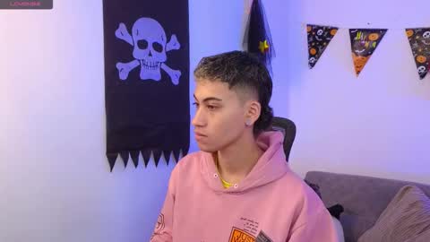 yulian_vasquez online show from 10/17/25, 12:19