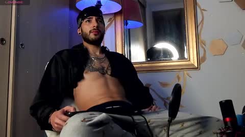 Snapshot of yulianpereira25 chatting on 12/21/24, 02:41 yulian 2811 online show from 12/21/24, 02:41