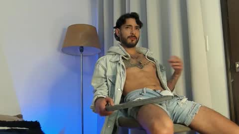 Snapshot of yulianpereira25 chatting on 09/28/25, 07:08 yulian 2811 online show from 09/28/25, 07:08