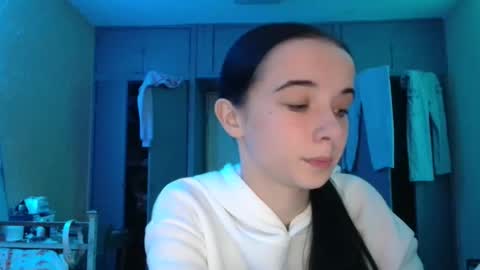 Yuliia online show from 10/19/25, 09:32