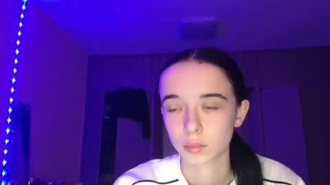 Yuliia online show from 11/21/25, 06:12