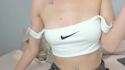 yulievans online show from 12/24/24, 10:06