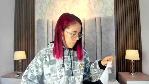 yulievans online show from 10/08/25, 10:46