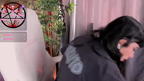 YUMEKO  online show from 10/18/25, 02:51