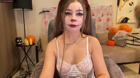 Snapshot of yummy_jane_ chatting on 10/31/25, 01:17 Yummy Jane online show from 10/31/25, 01:17