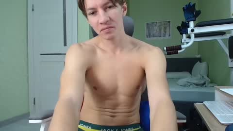 Snapshot of yummyalexxx chatting on 01/17/25, 08:55 Alex online show from 01/17/25, 08:55