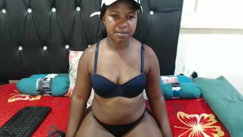Snapshot of yummybumz chatting on 09/21/25, 10:17 yummybumz online show from 09/21/25, 10:17