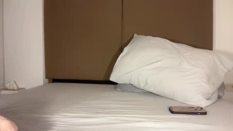 Snapshot of yuna_22 chatting on 10/22/25, 11:43 Luna online show from 10/22/25, 11:43