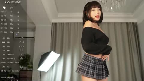 Snapshot of yuna_leen chatting on 09/21/25, 05:47 yuna_leen online show from 09/21/25, 05:47