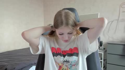 yunarosee online show from 09/12/25, 11:21