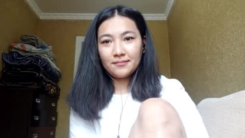 Snapshot of yuonneaquilar chatting on 10/28/25, 05:11 Yuna online show from 10/28/25, 05:11