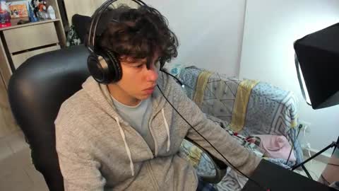 yurii_moody online show from 10/28/25, 06:21