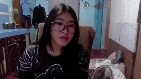 Snapshot of yuriyumixx_xoxo chatting on 10/18/25, 10:27 yuriyumixx_xoxo online show from 10/18/25, 10:27