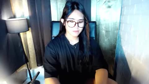 Snapshot of yuriyumixx_xoxo chatting on 10/28/25, 09:39 yuriyumixx_xoxo online show from 10/28/25, 09:39