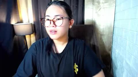 Snapshot of yuriyumixx_xoxo chatting on 11/11/25, 11:32 yuriyumixx_xoxo online show from 11/11/25, 11:32