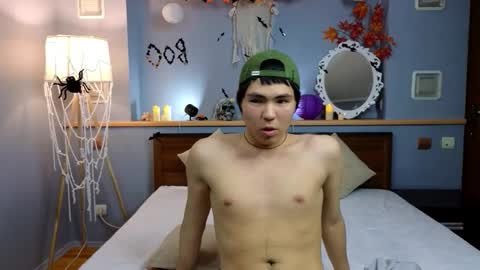 Snapshot of yuvibe chatting on 10/31/25, 02:18 Yu online show from 10/31/25, 02:18