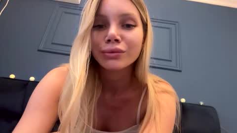Snapshot of yvonna_ chatting on 01/18/25, 02:55 yvonna_ online show from 01/18/25, 02:55