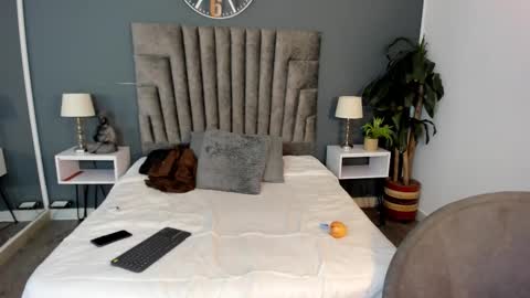 zac online show from 11/16/25, 03:12