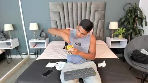 zac online show from 11/19/25, 03:28