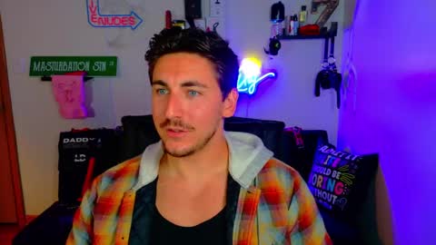 Snapshot of zach_rhyder chatting on 10/10/25, 12:20 Zach Rhyder online show from 10/10/25, 12:20