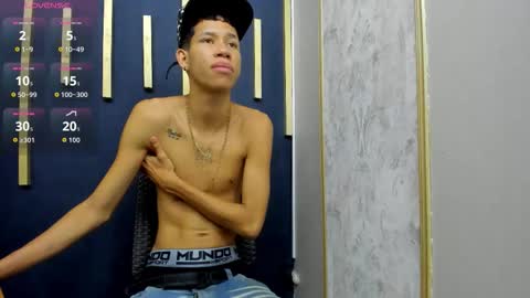 Snapshot of zack_horny19 chatting on 09/28/25, 12:21 Zack online show from 09/28/25, 12:21