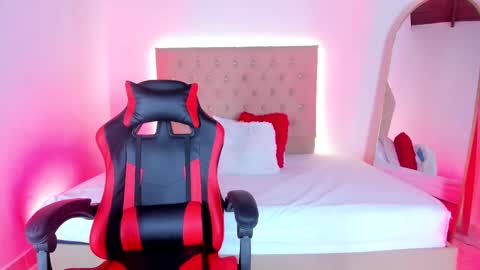 Snapshot of zafiro__brown chatting on 10/04/25, 12:36 Zafiro Brown online show from 10/04/25, 12:36