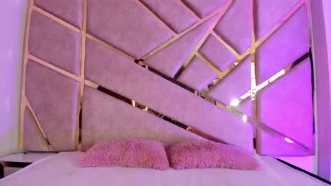 Snapshot of zafiro_claire chatting on 11/01/25, 05:37 Claire online show from 11/01/25, 05:37