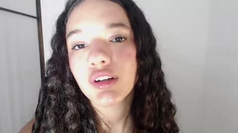 Snapshot of zairaglow chatting on 10/15/25, 04:29 Zaira Pussy extreme online show from 10/15/25, 04:29