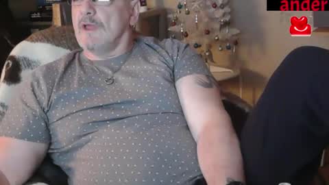 Snapshot of zander007 chatting on 09/23/25, 03:37 zander007 online show from 09/23/25, 03:37