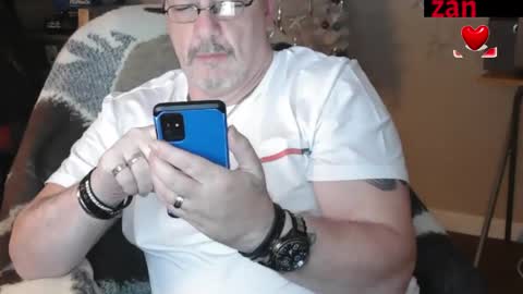 Snapshot of zander007 chatting on 10/21/25, 03:24 zander007 online show from 10/21/25, 03:24