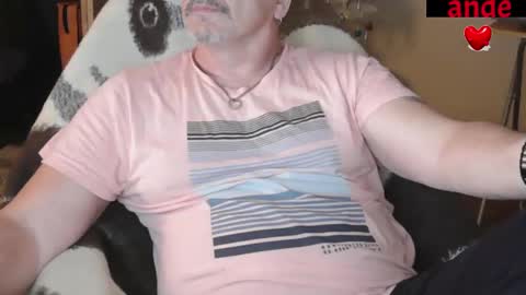 Snapshot of zander007 chatting on 11/05/25, 04:07 zander007 online show from 11/05/25, 04:07